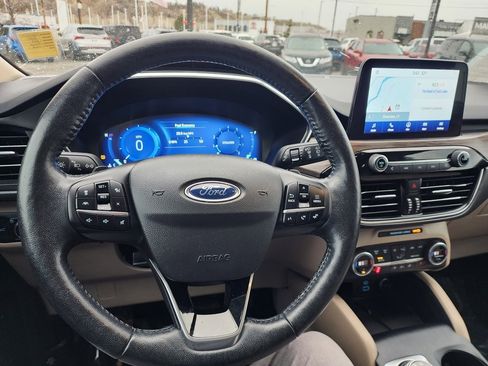 Used 2020 Ford Escape Titanium image 21