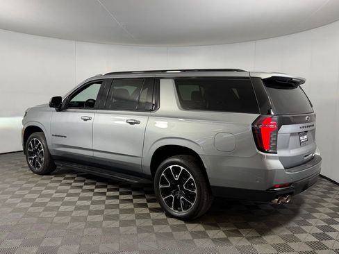 Used 2025 Chevrolet Suburban RST image 8