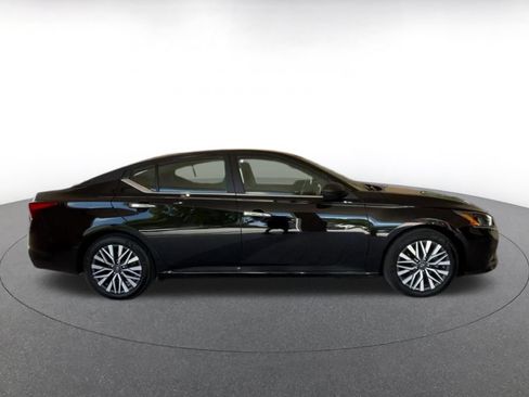 Used 2025 Nissan Altima 2.5 SV FWD image 16