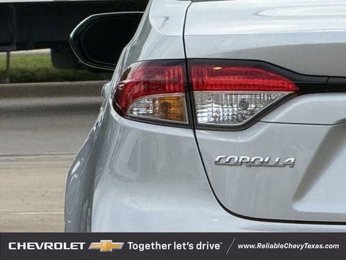 Used 2025 Toyota Corolla LE FWD image 9