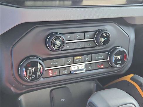 Used 2023 Ford Bronco Badlands image 15