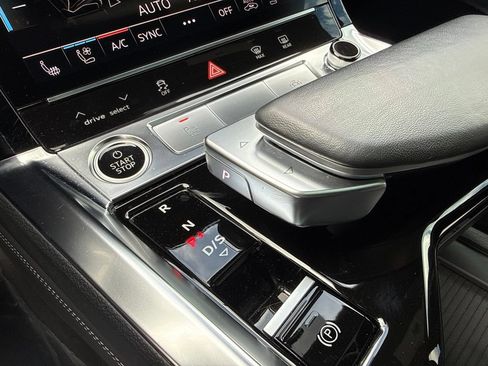 Used 2023 Audi e-tron Premium Plus w/ Premium Plus Package AWD/4WD image 21