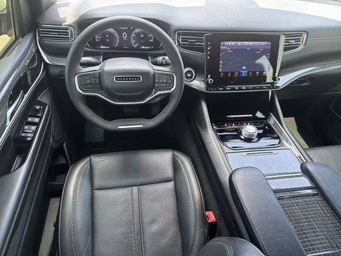 Used 2022 Jeep Wagoneer Series III RWD image 7