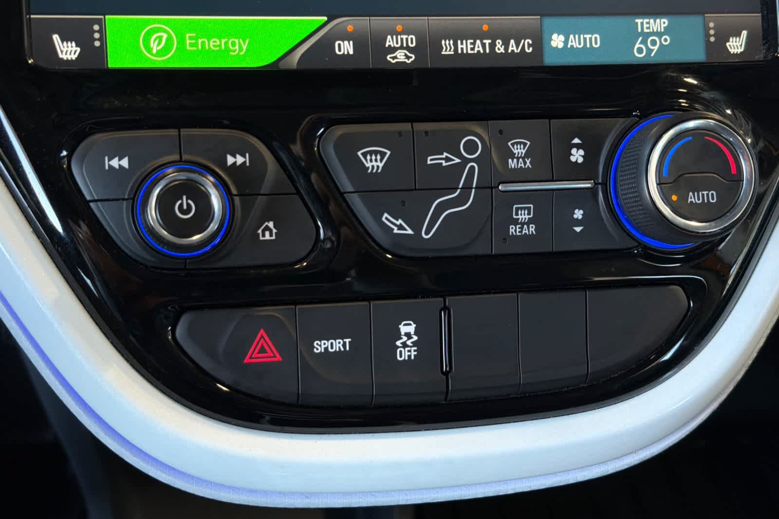 Used 2018 Chevrolet Bolt Premier w/ Driver Confidence II Package FWD image 22