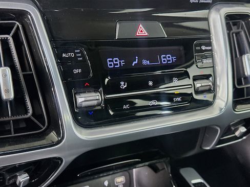Used 2023 Kia Sorento SX AWD/4WD image 23