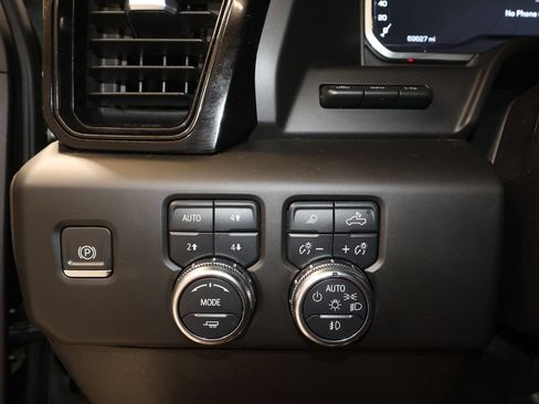 Used 2024 GMC Sierra 2500 AT4 w/ AT4 Premium Plus Package AWD/4WD image 11