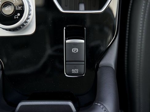 Used 2025 Mitsubishi Outlander SE image 44