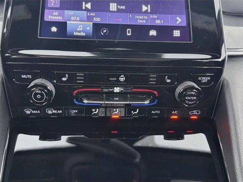 Used 2022 Jeep Grand Cherokee Altitude AWD/4WD image 17