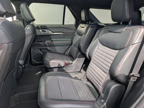 Used 2025 Ford Explorer ST-Line w/ Premium Package AWD/4WD image 8