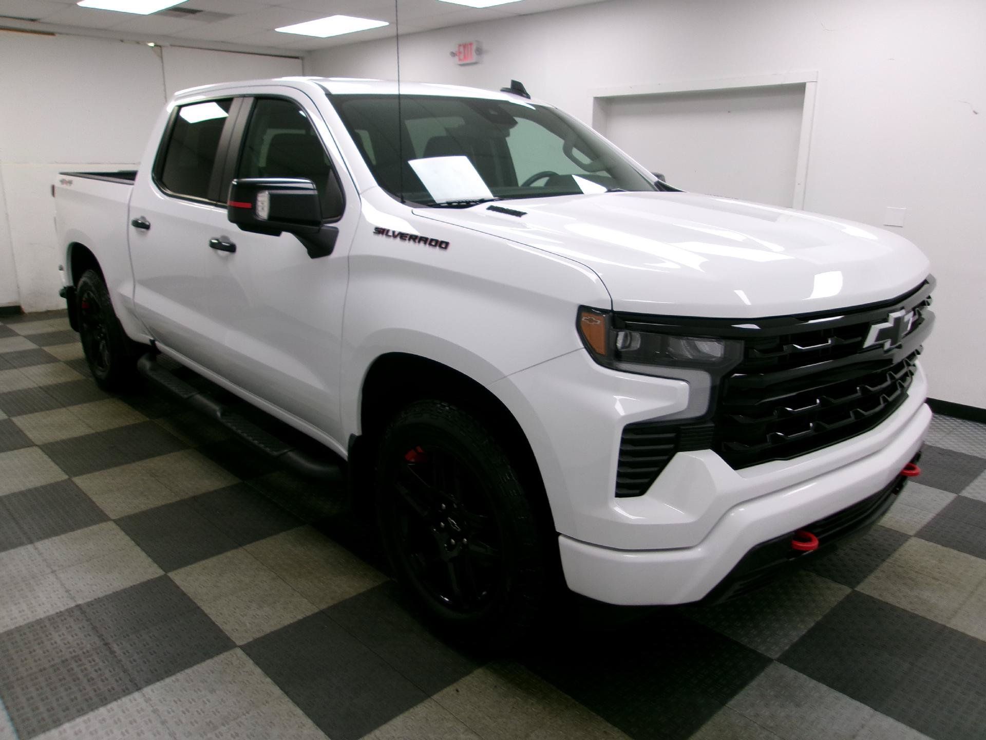 Used 2023 Chevrolet Silverado 1500 RST w/ Redline Edition AWD/4WD image 15