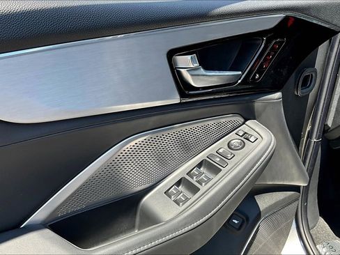 Used 2024 Acura MDX SH-AWD w/ Technology Package image 19