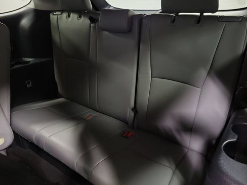 Used 2023 Toyota Highlander XLE AWD/4WD image 21