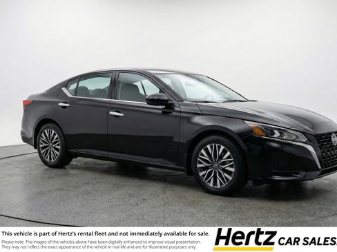 Used 2025 Nissan Altima 2.5 SV image 1