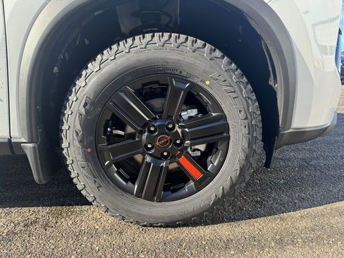 New 2026 Nissan Rogue SV AWD/4WD image 10