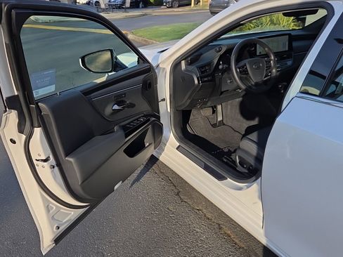 Certified 2024 Lexus ES 350 w/ Premium Package image 10