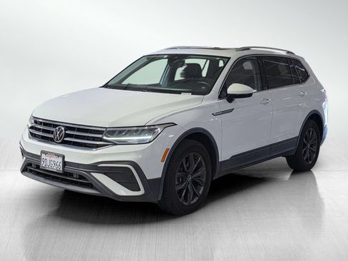 Used 2022 Volkswagen Tiguan SE FWD image 3