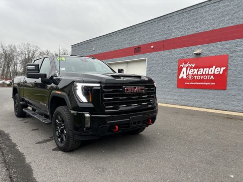 Used 2024 GMC Sierra 2500 AT4 w/ Technology Package image 1
