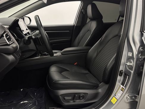 Used 2023 Toyota Camry SE image 14