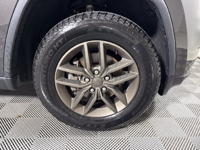 Used 2017 Jeep Grand Cherokee Laredo AWD/4WD image 11
