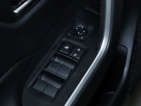 Used 2021 Toyota RAV4 XLE Premium image 19