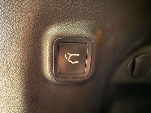 Used 2020 Jeep Cherokee Limited image 24