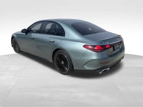 Used 2024 Mercedes-Benz E 350 4MATIC Sedan image 3