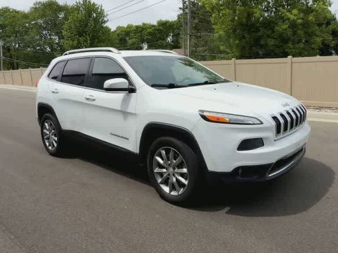 Used 2018 Jeep Cherokee Limited AWD/4WD image 2