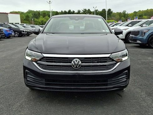 Certified 2023 Volkswagen Jetta SE FWD image 2