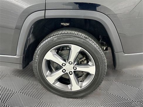 Certified 2023 Jeep Grand Cherokee L Limited image 30