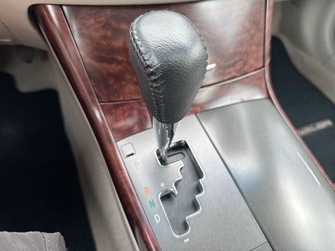 Used 2011 Toyota Avalon Limited image 17