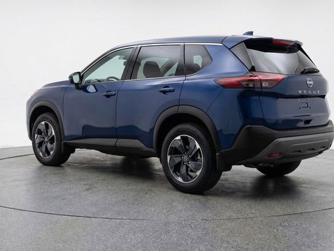 Used 2025 Nissan Rogue SV image 6