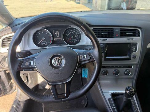 Used 2015 Volkswagen Golf S image 18