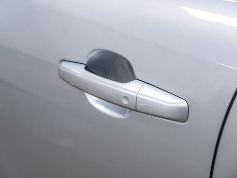 Used 2019 Jaguar F-PACE S image 40