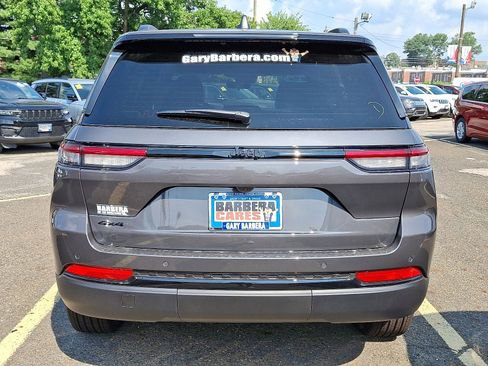 New 2025 Jeep Grand Cherokee Altitude image 4
