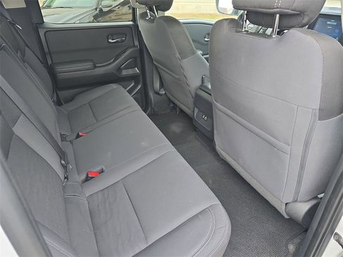 Used 2022 Nissan Frontier SV image 11