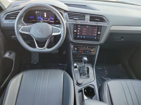 Used 2022 Volkswagen Tiguan SE image 18