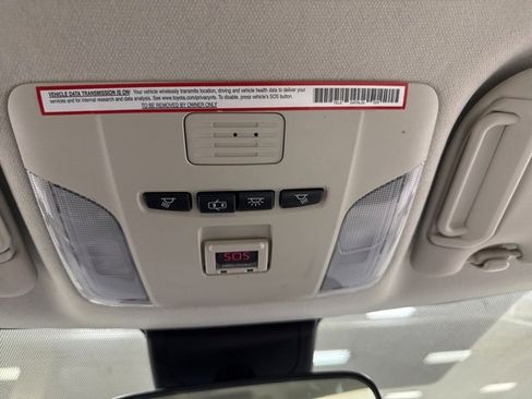 Used 2020 Toyota Corolla LE image 33