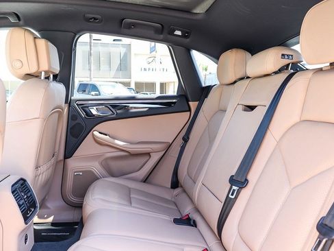Used 2024 Porsche Macan AWD/4WD image 18