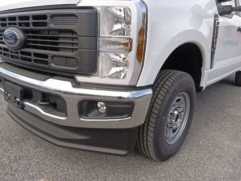 New 2026 Ford F250 XL w/ XL Chrome Package AWD/4WD image 9