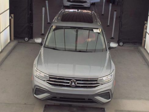 Used 2023 Volkswagen Tiguan SE FWD image 2