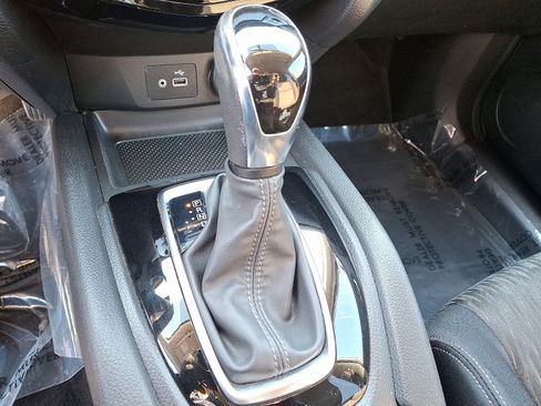 Used 2018 Nissan Rogue SV w/ Premium Package image 14