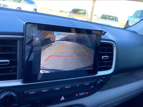 Certified 2025 Hyundai Venue SEL image 28