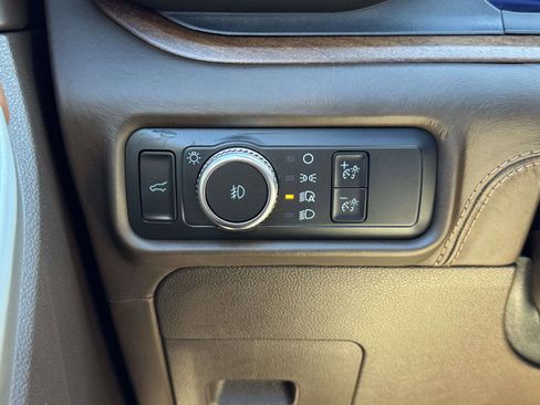 Used 2022 Ford Explorer King Ranch w/ Premium Technology Package image 25