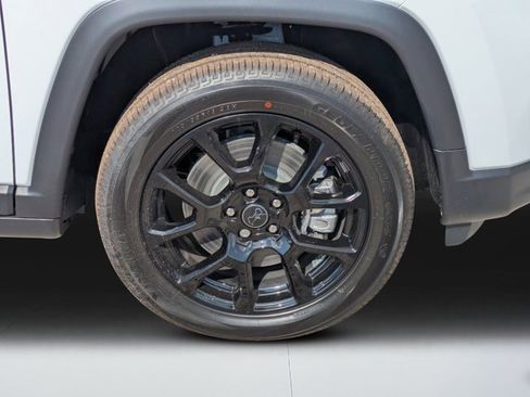 New 2026 Jeep Compass Latitude image 9