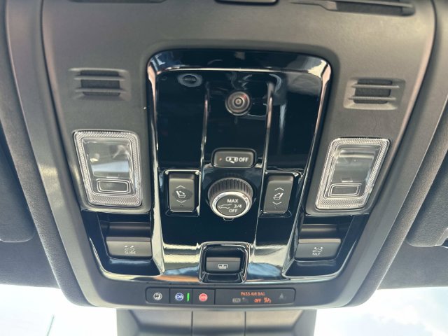 Used 2025 Cadillac Escalade ESV V AWD/4WD image 25