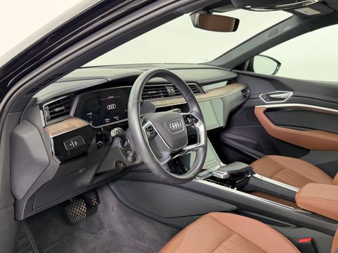 Used 2022 Audi e-tron Premium Plus w/ Premium Plus Package image 4