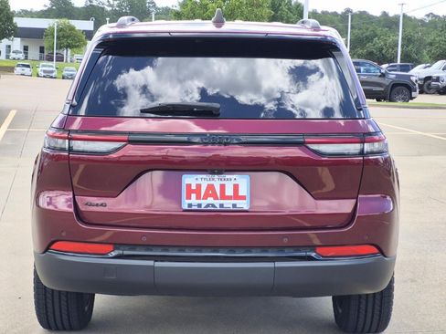 Used 2023 Jeep Grand Cherokee Altitude AWD/4WD image 5