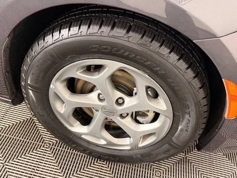 Used 2023 Chrysler Pacifica Limited FWD image 12