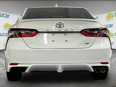Used 2024 Toyota Camry SE image 5