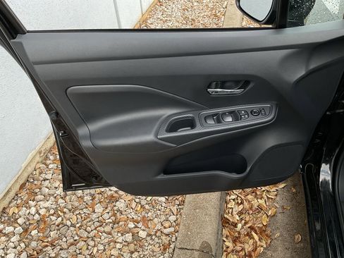 Used 2025 Nissan Versa SV image 12